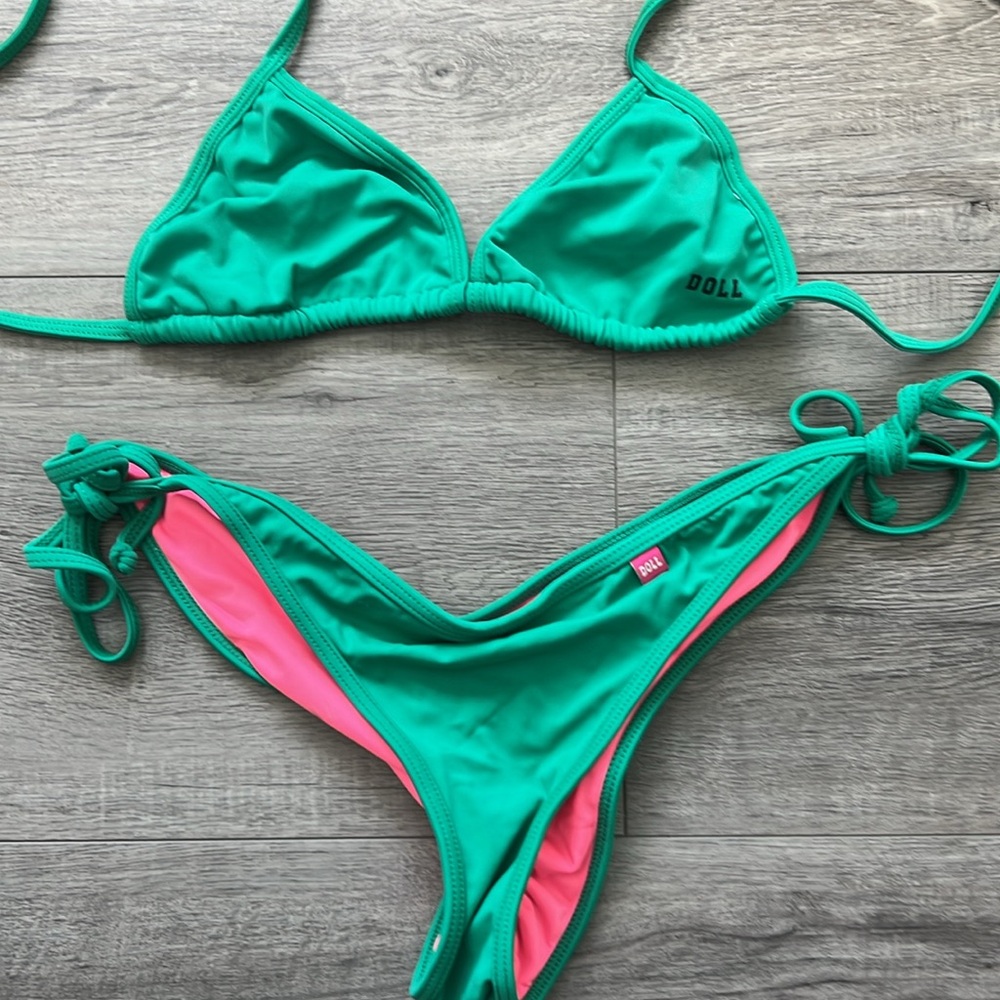 Bikinis - Picture 4 of 6